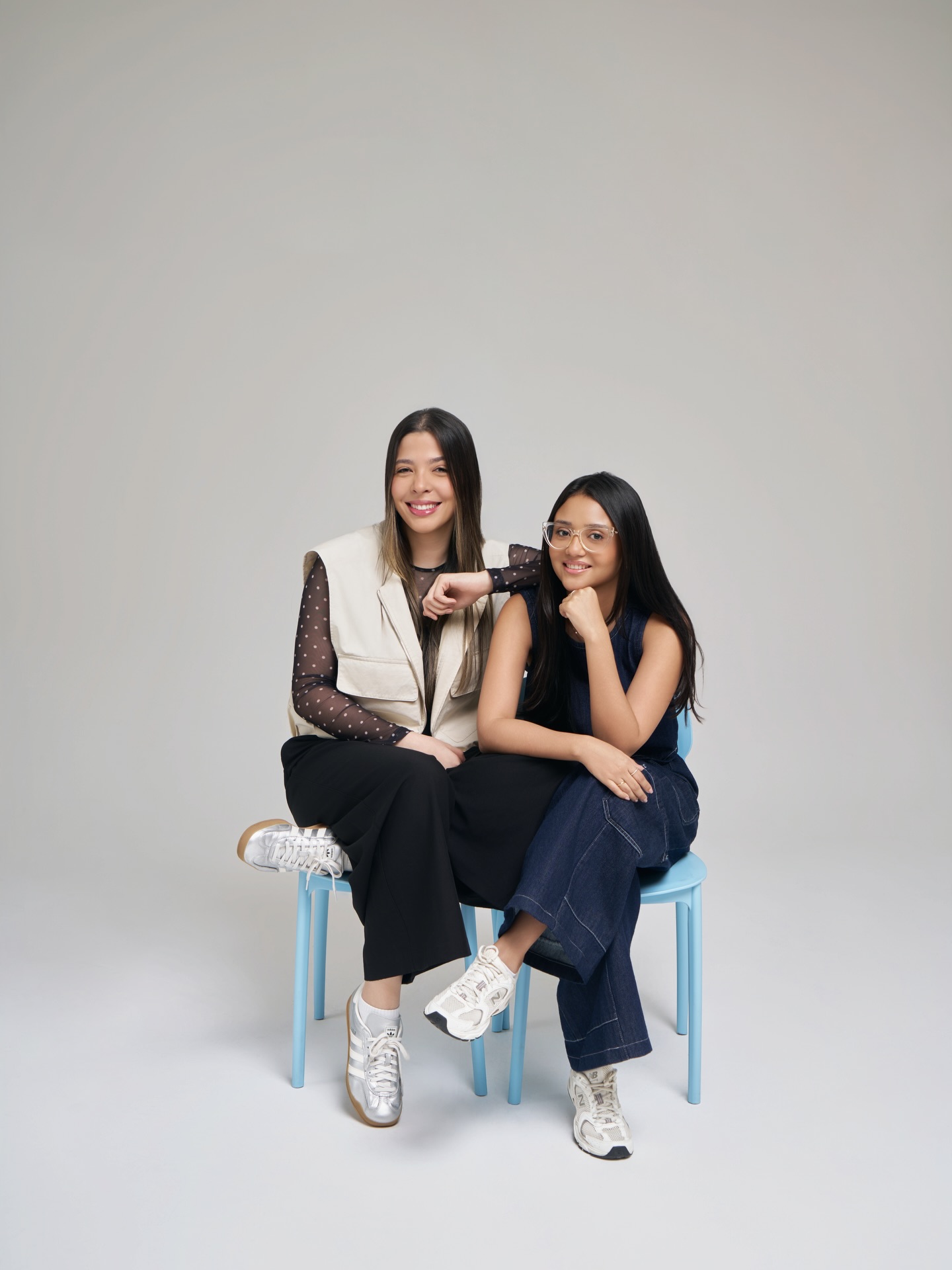 Camila G. y Camila E. — fundadoras de Verza Design en su estudio